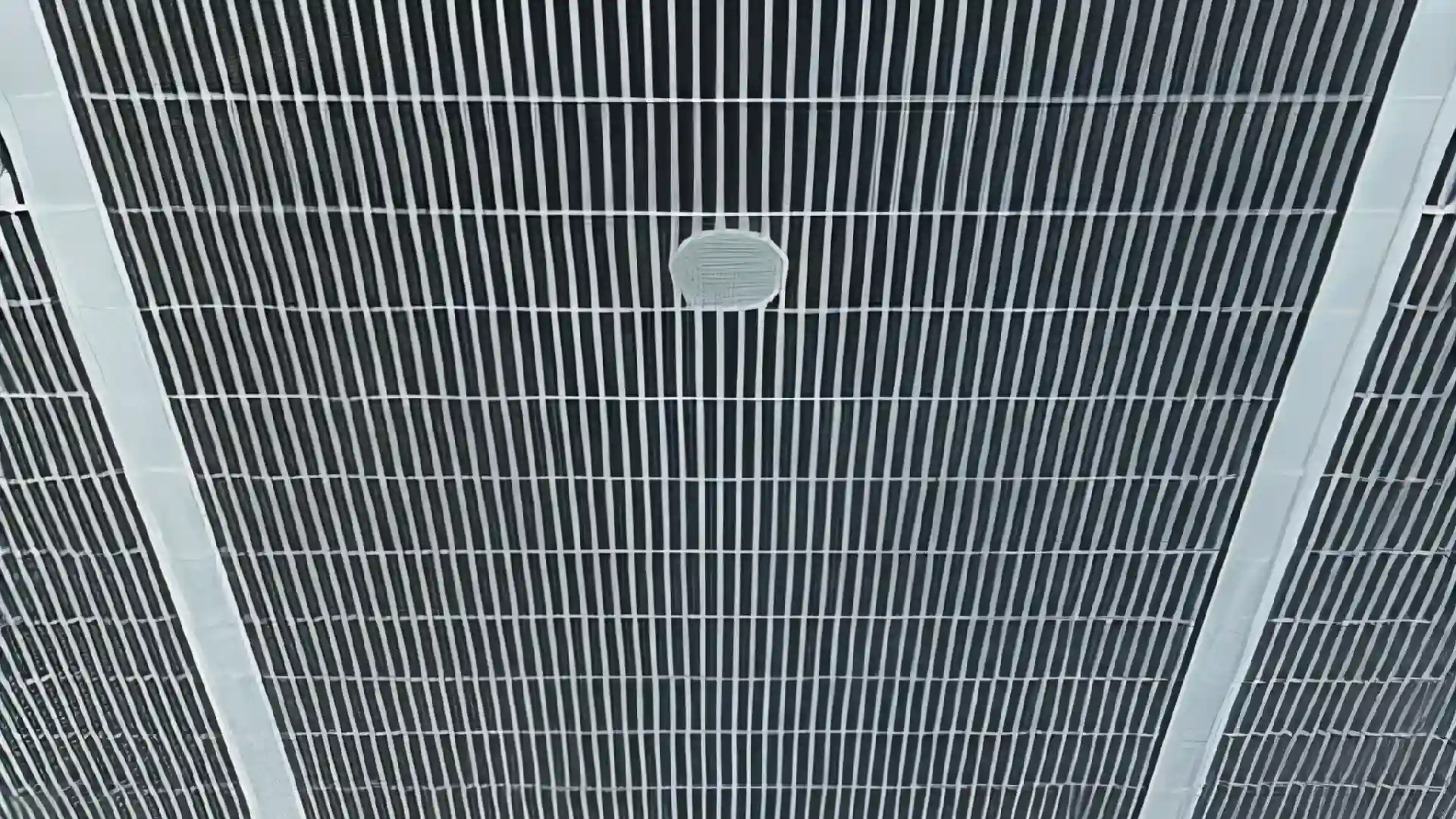 Modernes Decken klimagerät in einem hellen Wohnzimmer